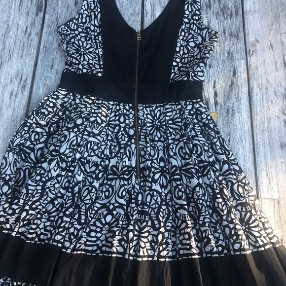 Dress - Picture 3 of 4